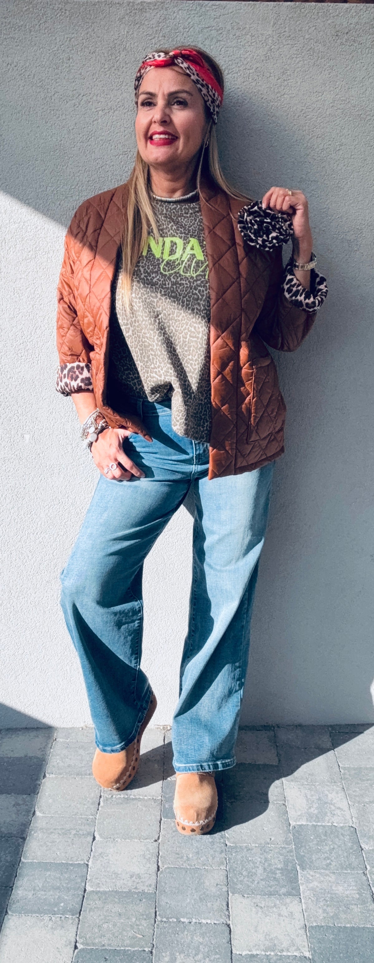 Veste marron broche fleur