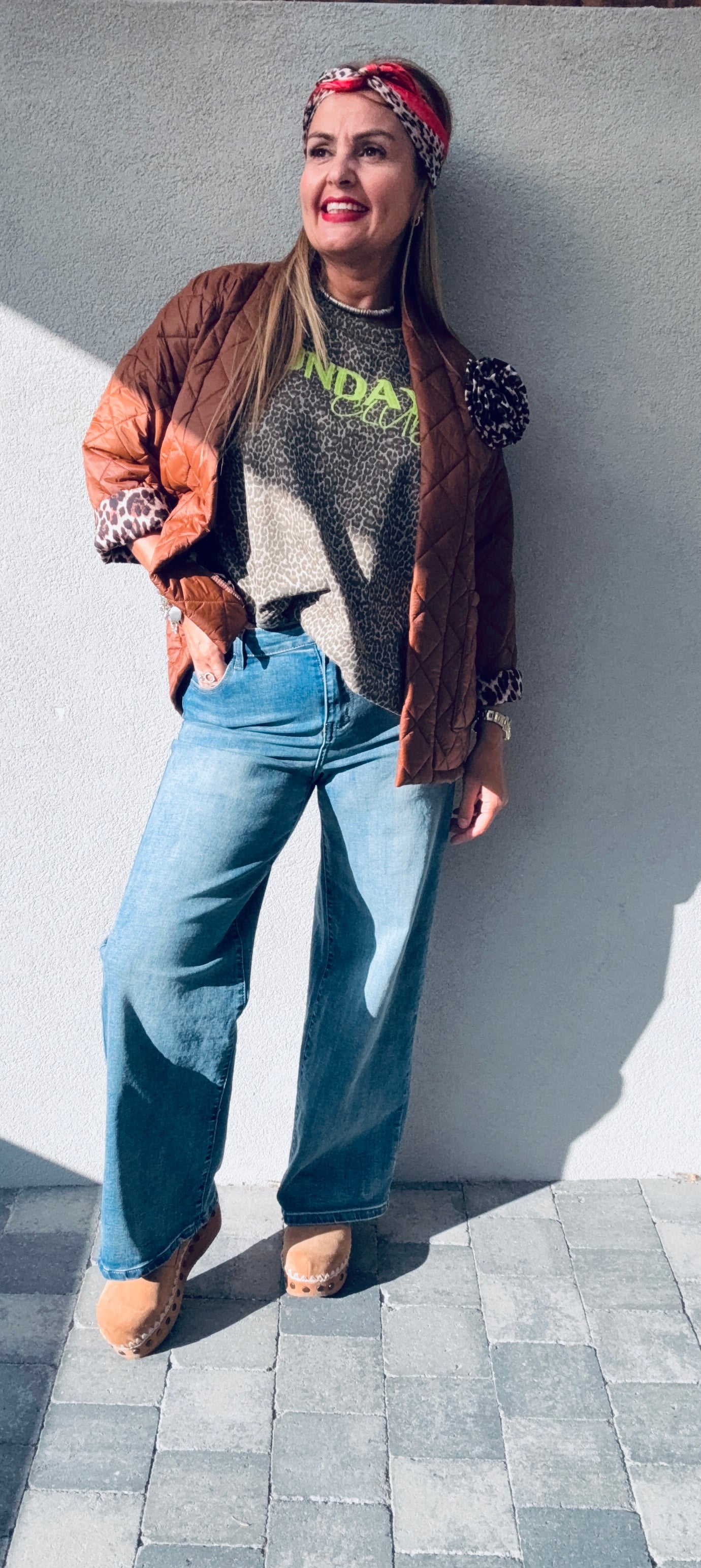 Veste marron broche fleur