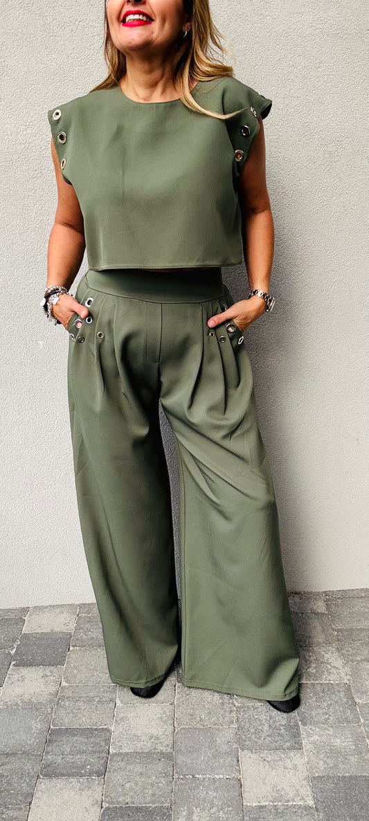 Ensemble kaki